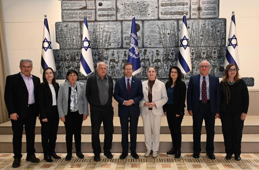 تعيين بروفيسور فيصل عزايزة عضوًا في اللجنة الاستشارية لمنح رئيس الدولة للتميّز والتجديد العلمي